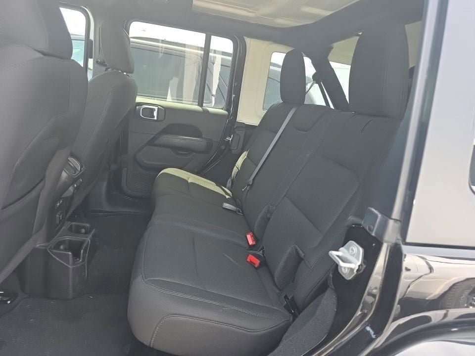 2022 Jeep Wrangler Unlimited Sahara 4x4