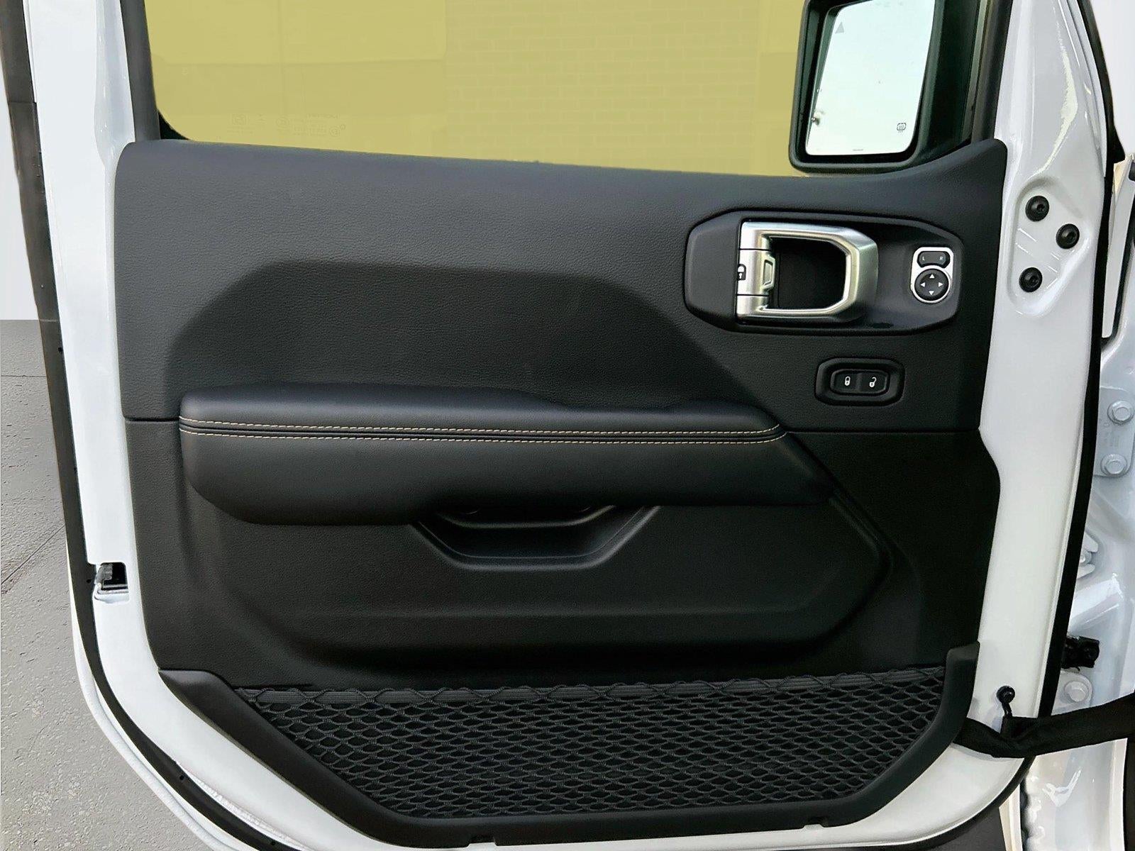 2027 Jeep Wrangler WRANGLER 4-DOOR SAHARA