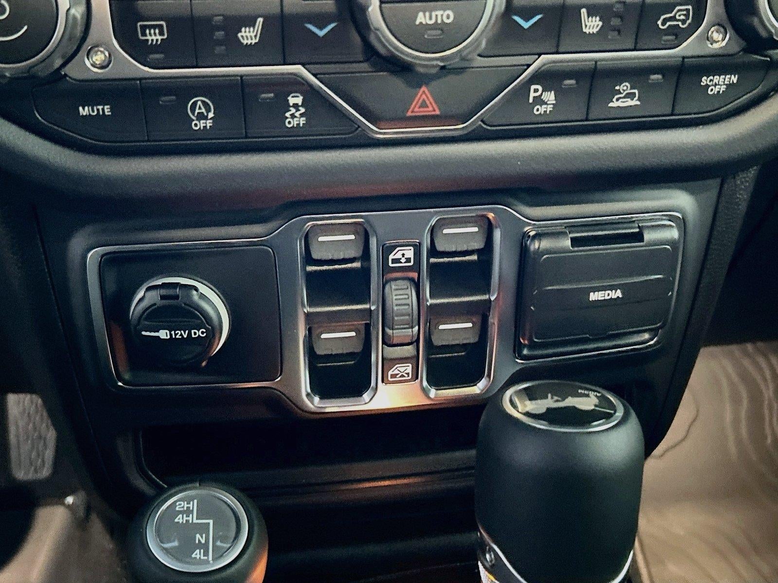 2027 Jeep Wrangler WRANGLER 4-DOOR SAHARA