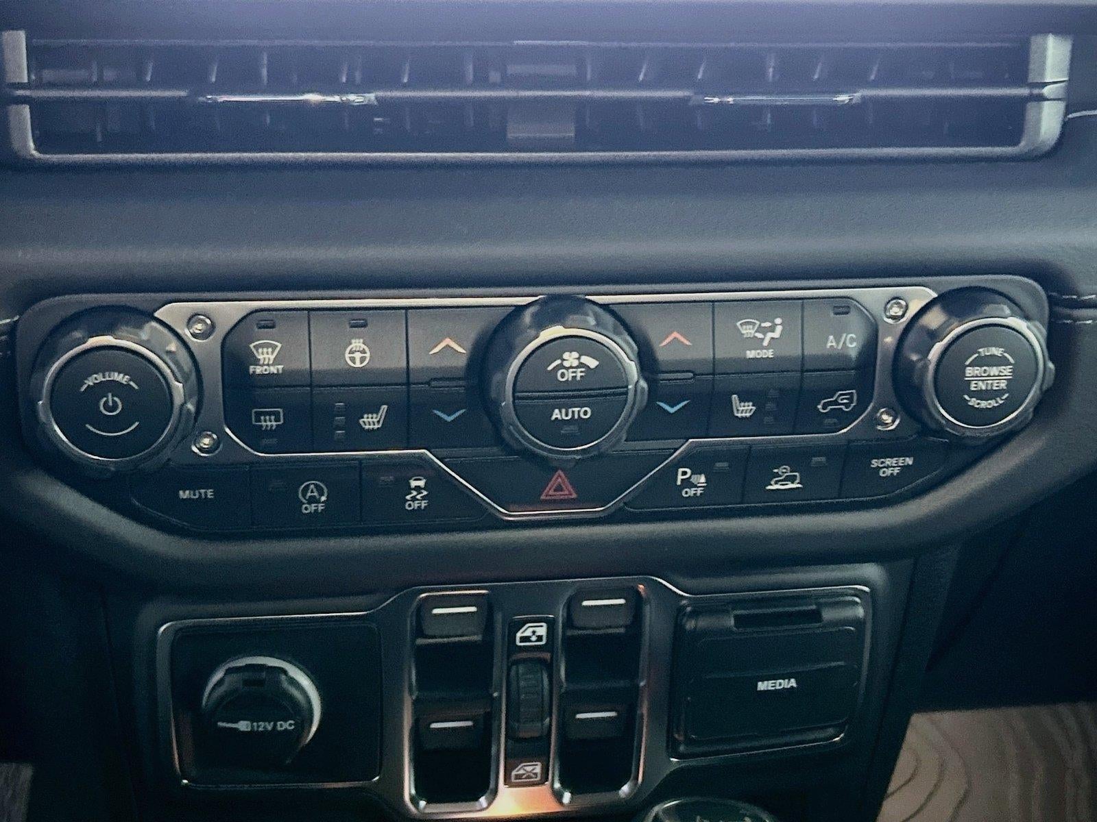 2027 Jeep Wrangler WRANGLER 4-DOOR SAHARA