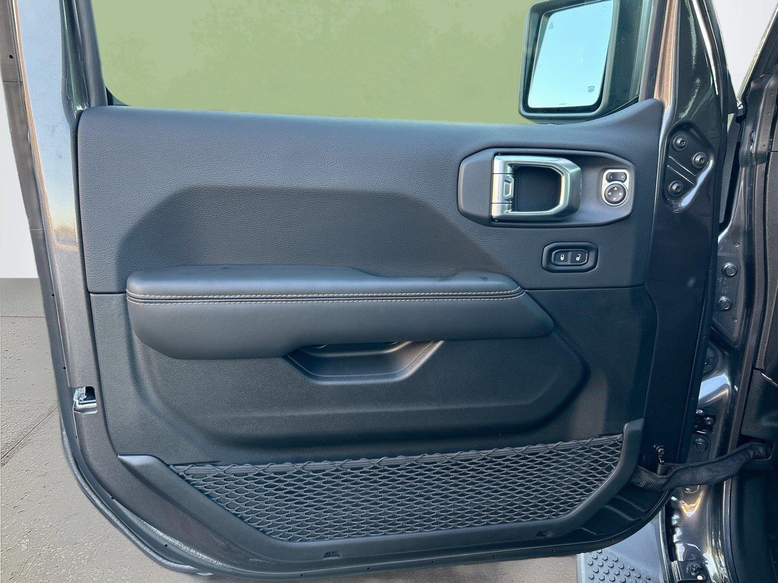 2027 Jeep Wrangler WRANGLER 4-DOOR SAHARA