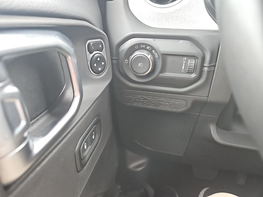 2024 Jeep Wrangler 4-Door Sahara 4x4