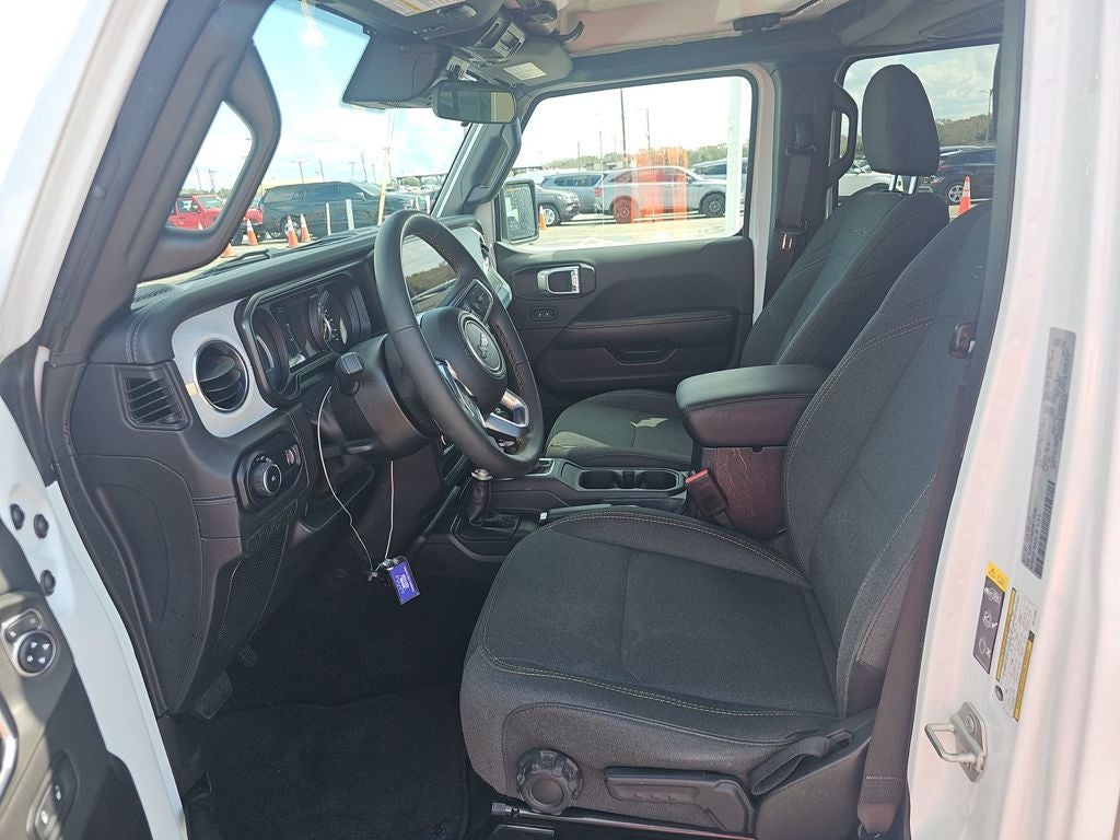 2024 Jeep Wrangler 4-Door Sahara 4x4