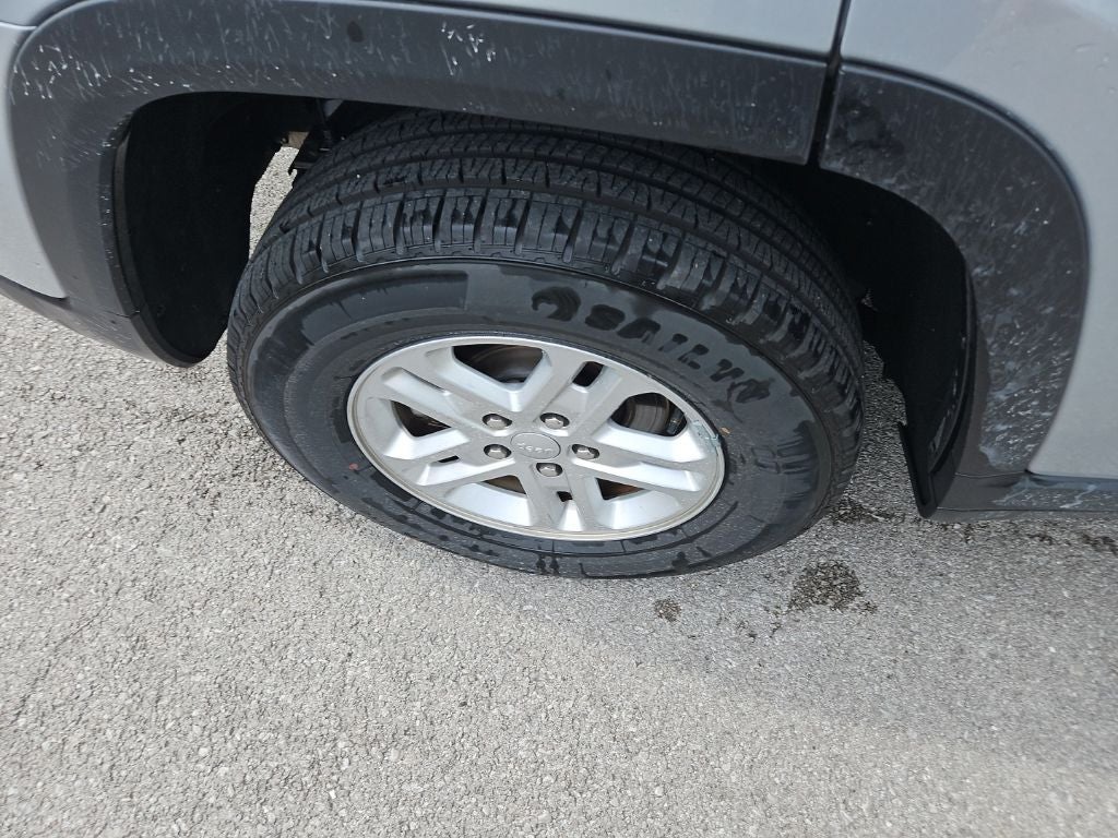 2024 Jeep Grand Cherokee Laredo 4x2