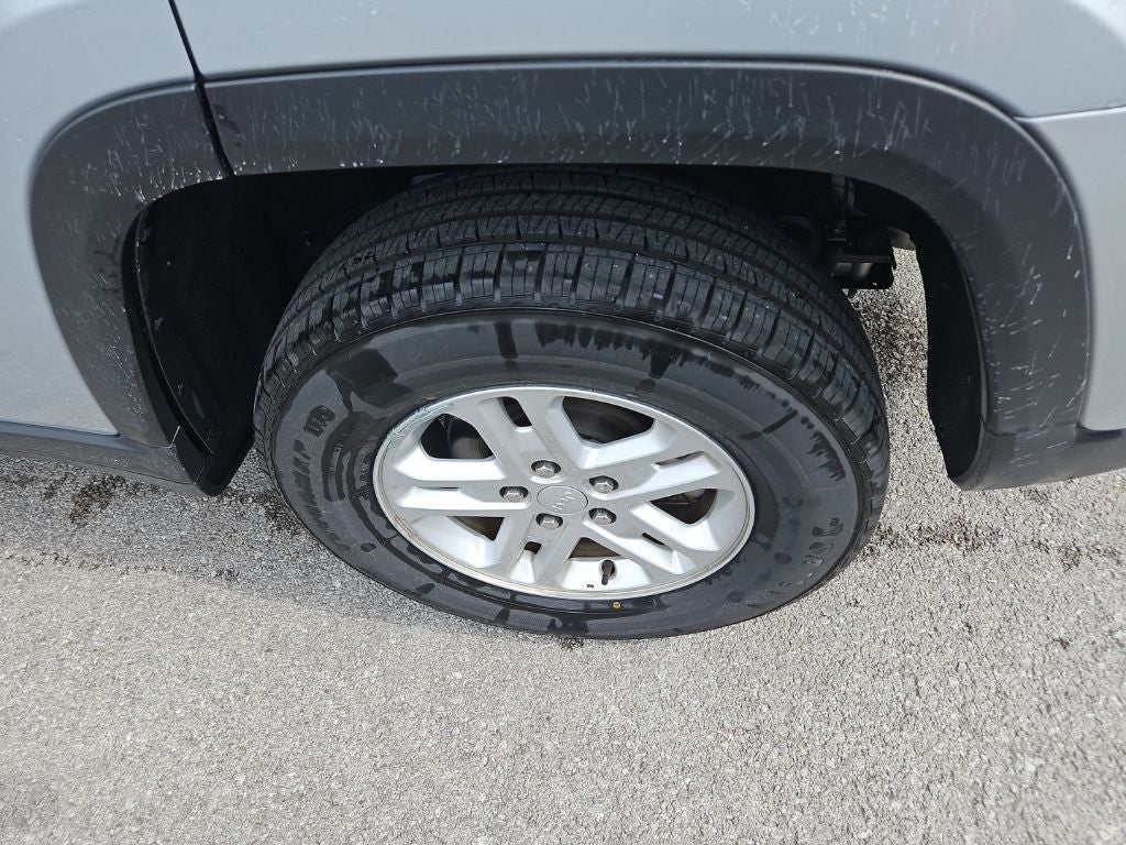 2024 Jeep Grand Cherokee Laredo 4x2