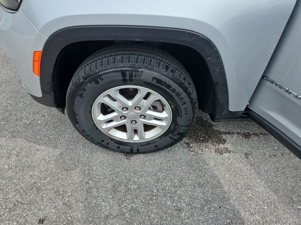 2024 Jeep Grand Cherokee Laredo 4x2