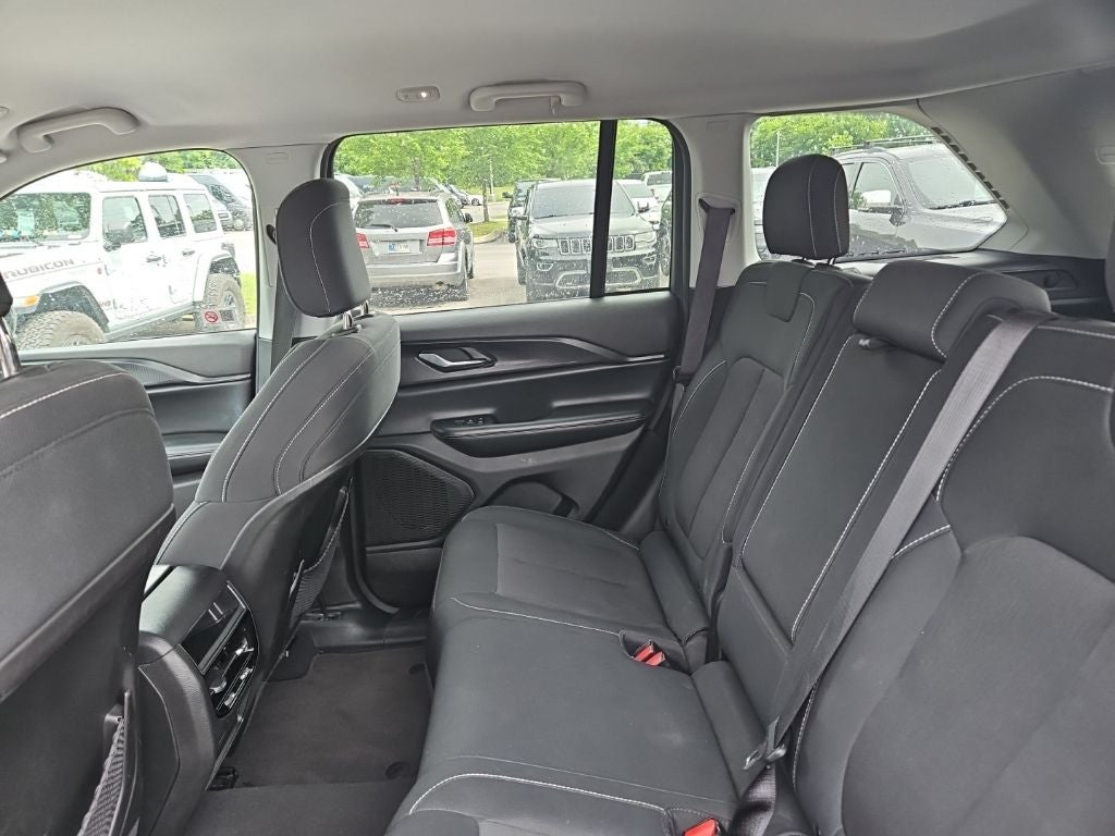 2024 Jeep Grand Cherokee Laredo 4x2
