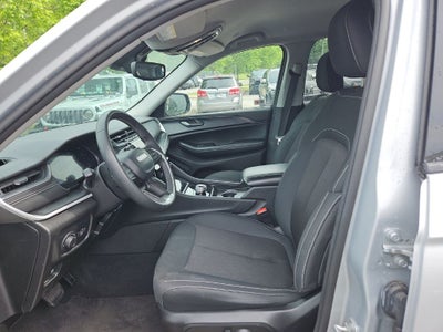 2024 Jeep Grand Cherokee Laredo 4x2