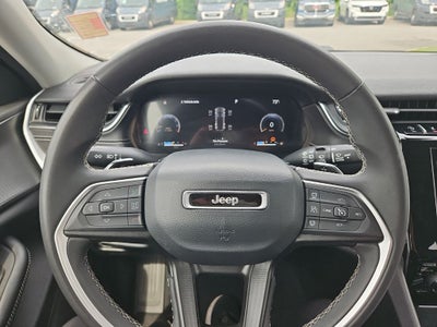 2024 Jeep Grand Cherokee Laredo 4x2