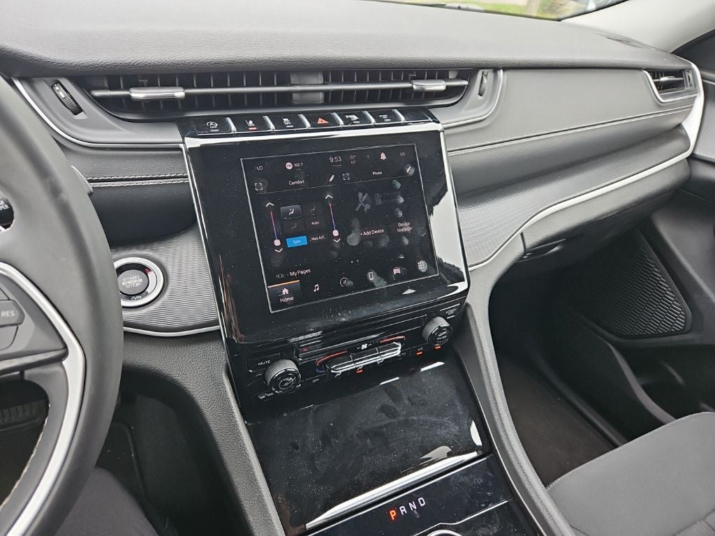 2024 Jeep Grand Cherokee Laredo 4x2