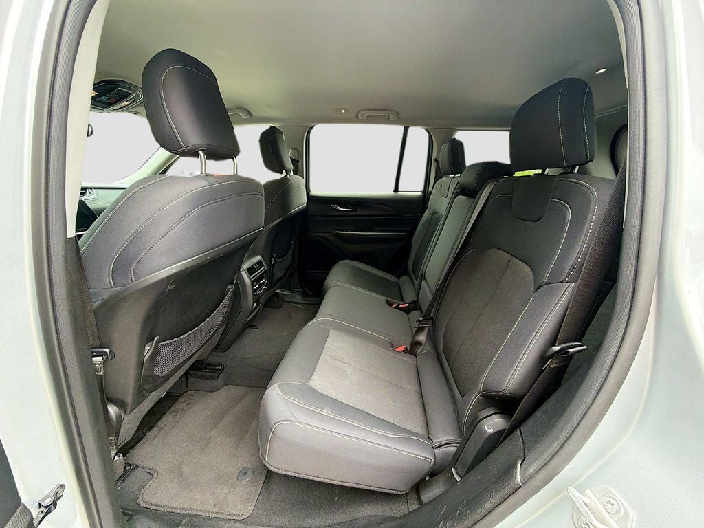 2024 Jeep Grand Cherokee Laredo 4x2