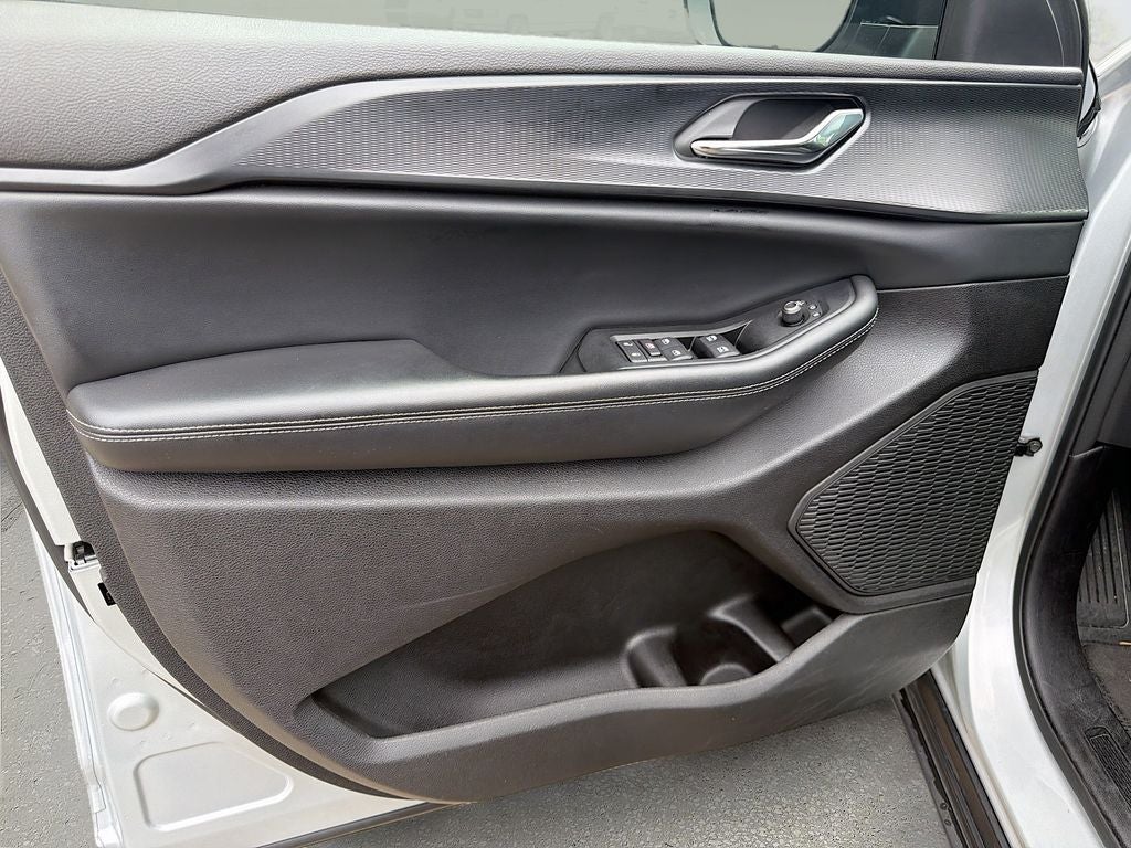 2024 Jeep Grand Cherokee Laredo 4x2