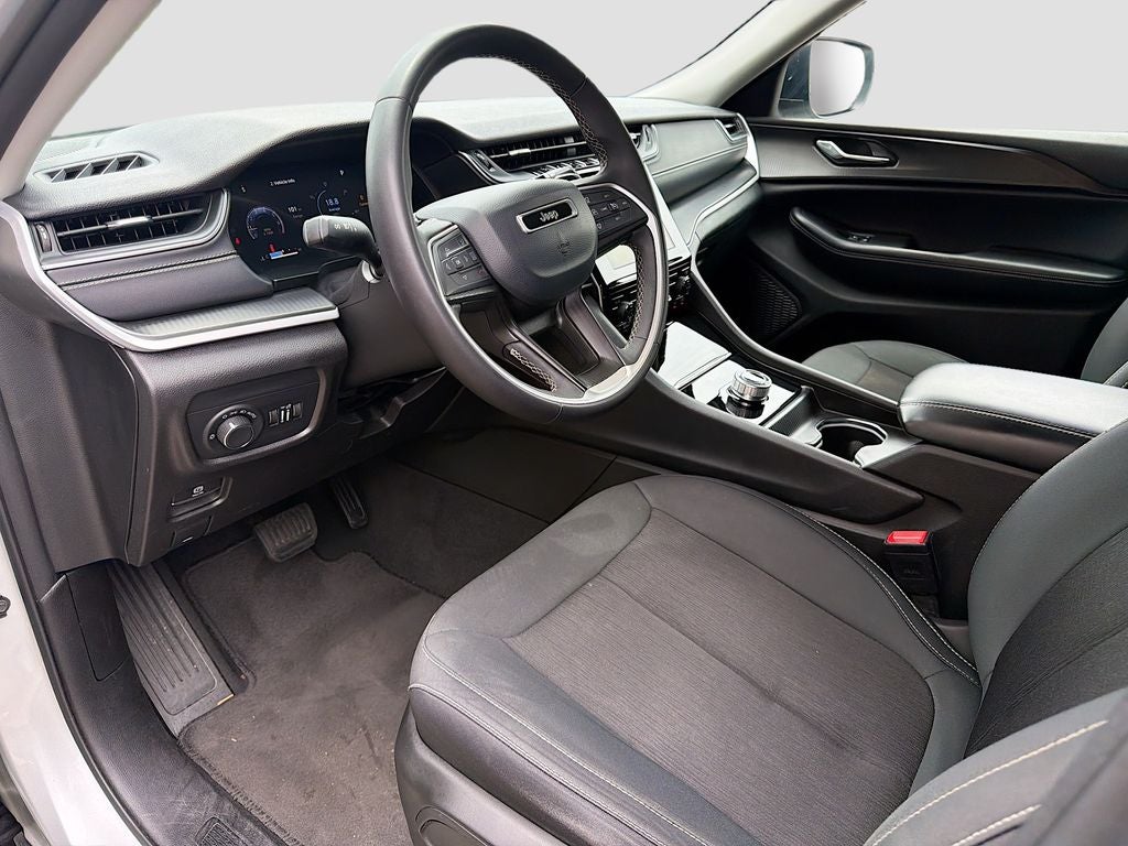 2024 Jeep Grand Cherokee Laredo 4x2