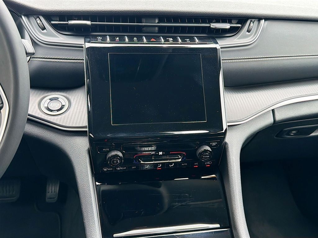 2024 Jeep Grand Cherokee Laredo 4x2
