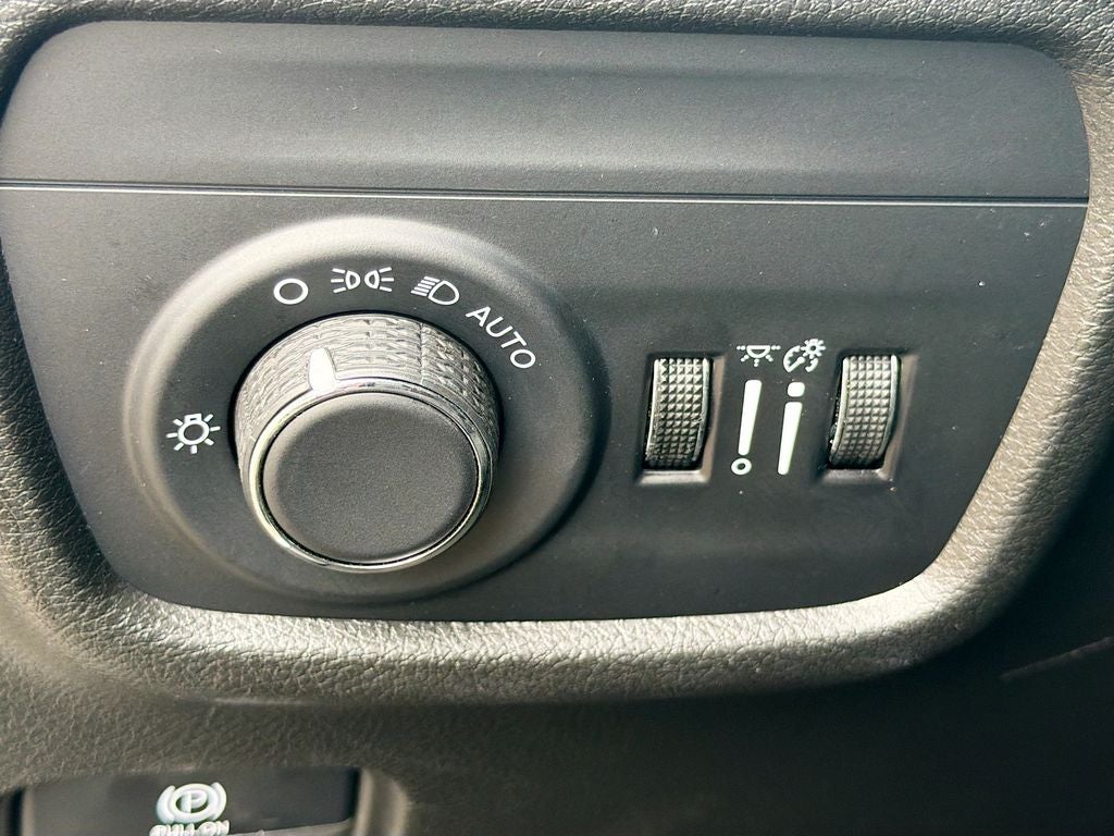 2024 Jeep Grand Cherokee Laredo 4x2