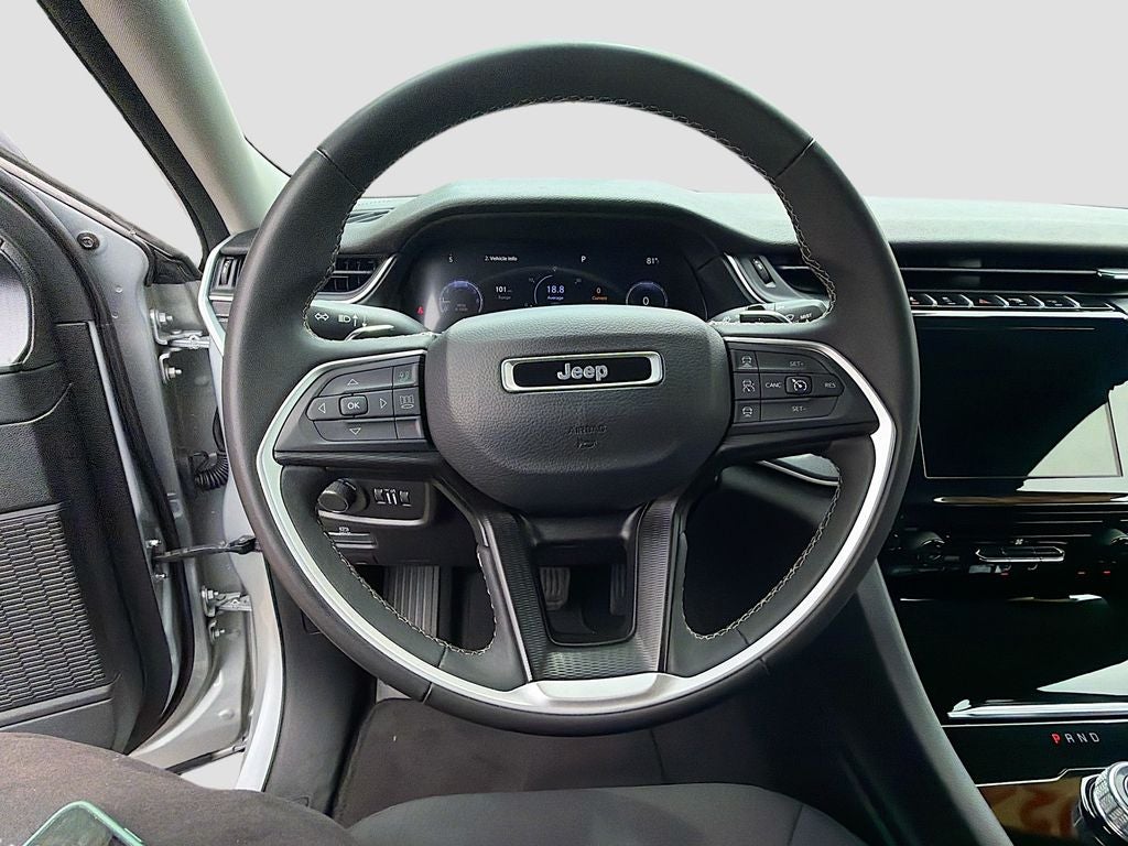 2024 Jeep Grand Cherokee Laredo 4x2