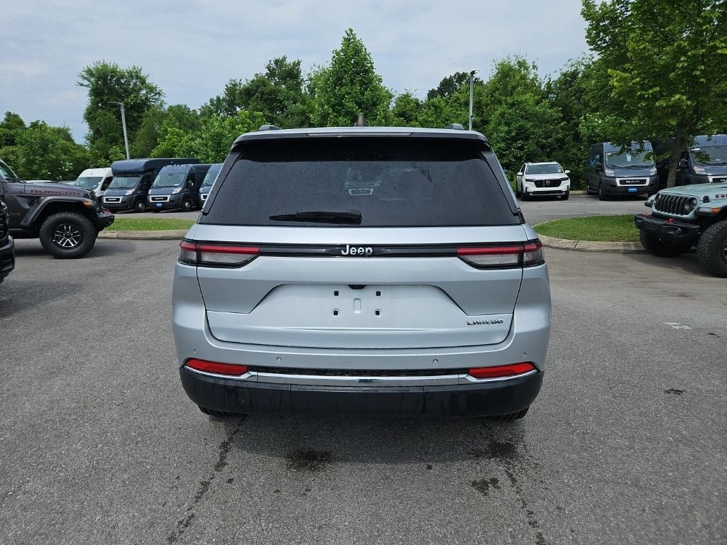 2024 Jeep Grand Cherokee Laredo 4x2