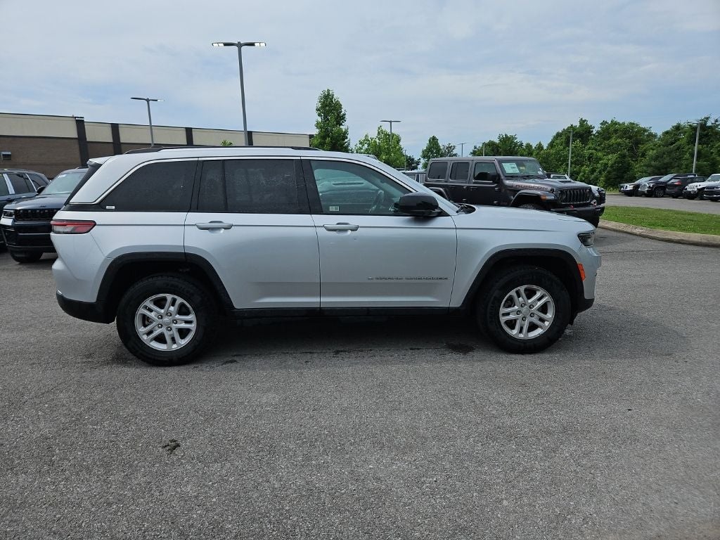 2024 Jeep Grand Cherokee Laredo 4x2