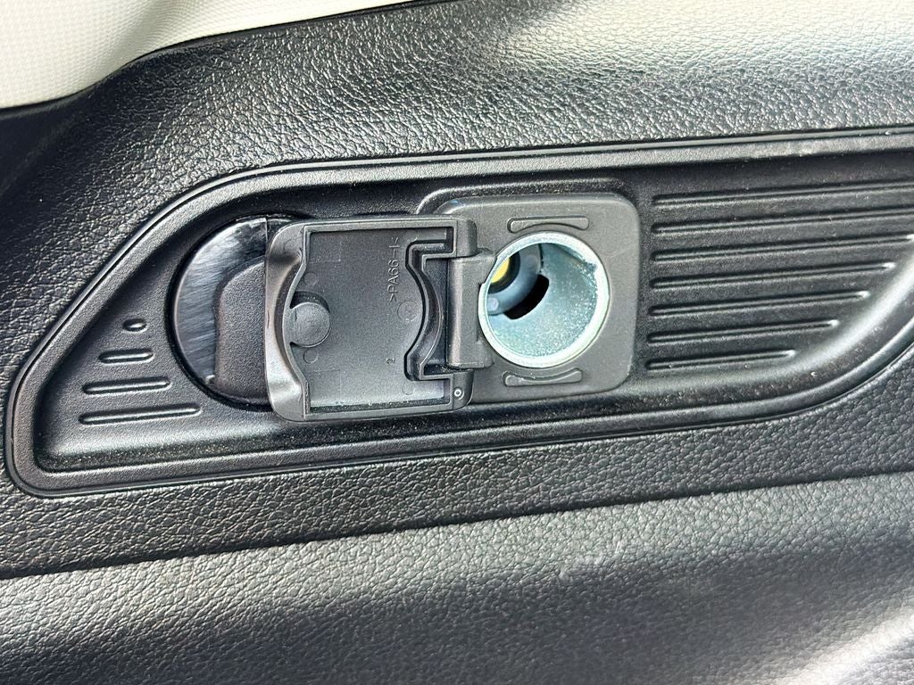 2023 Jeep Grand Cherokee Laredo 4x2