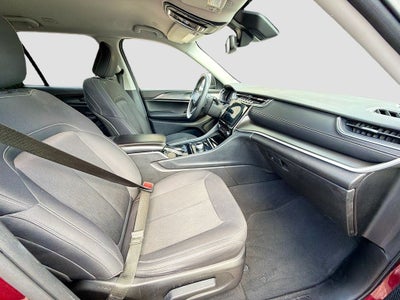 2023 Jeep Grand Cherokee Laredo 4x2