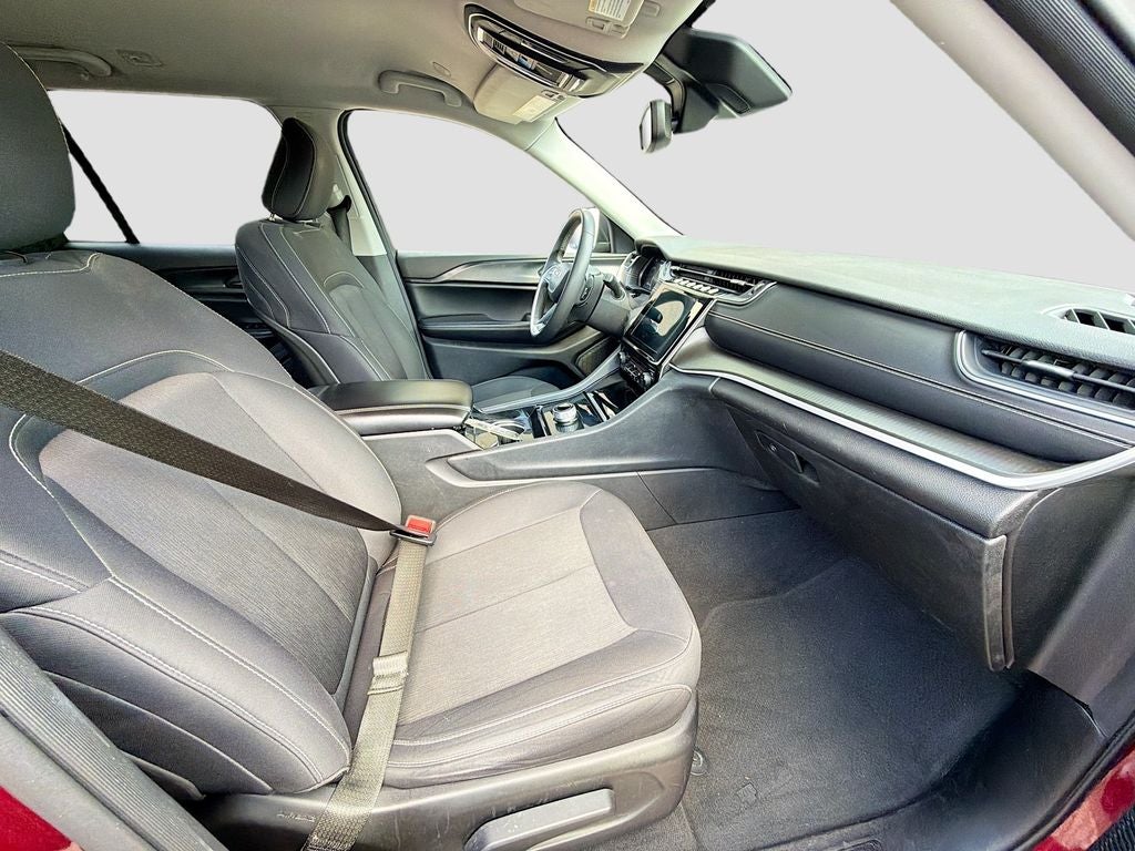 2023 Jeep Grand Cherokee Laredo 4x2