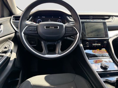 2023 Jeep Grand Cherokee Laredo 4x2
