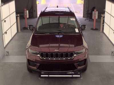 2023 Jeep Grand Cherokee Laredo 4x2