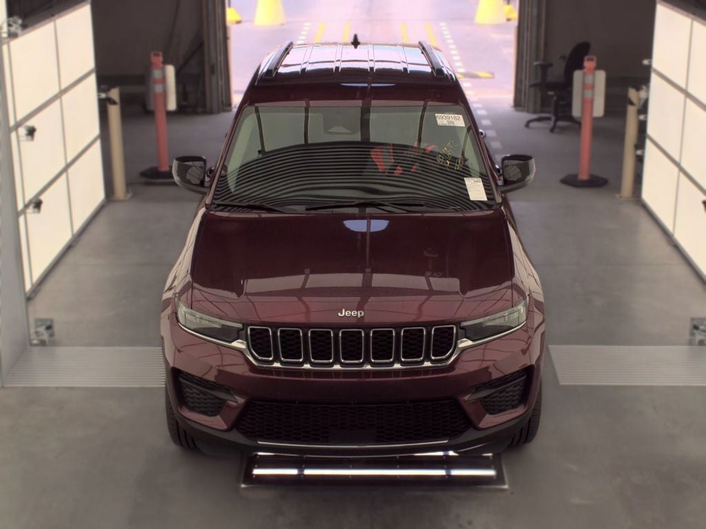 2023 Jeep Grand Cherokee Laredo 4x2