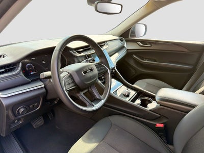 2023 Jeep Grand Cherokee Laredo 4x2