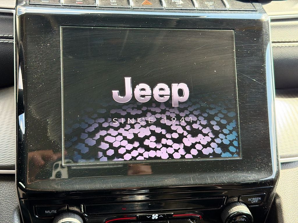 2023 Jeep Grand Cherokee Laredo 4x2