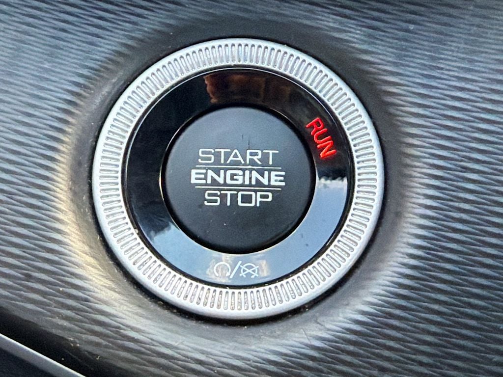 2023 Jeep Grand Cherokee Laredo 4x2