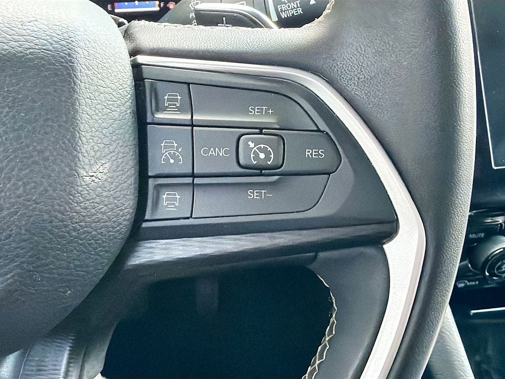 2023 Jeep Grand Cherokee Laredo 4x2