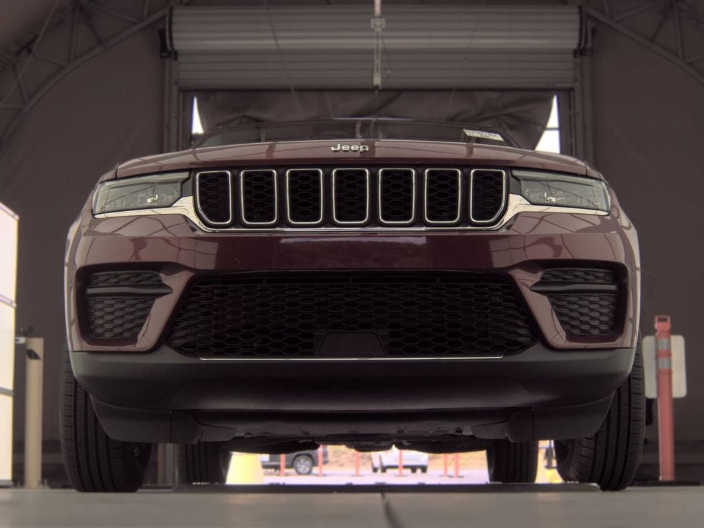 2023 Jeep Grand Cherokee Laredo 4x2