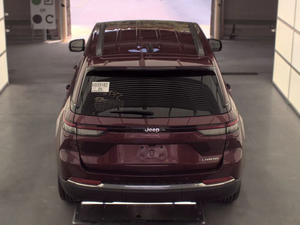 2023 Jeep Grand Cherokee Laredo 4x2