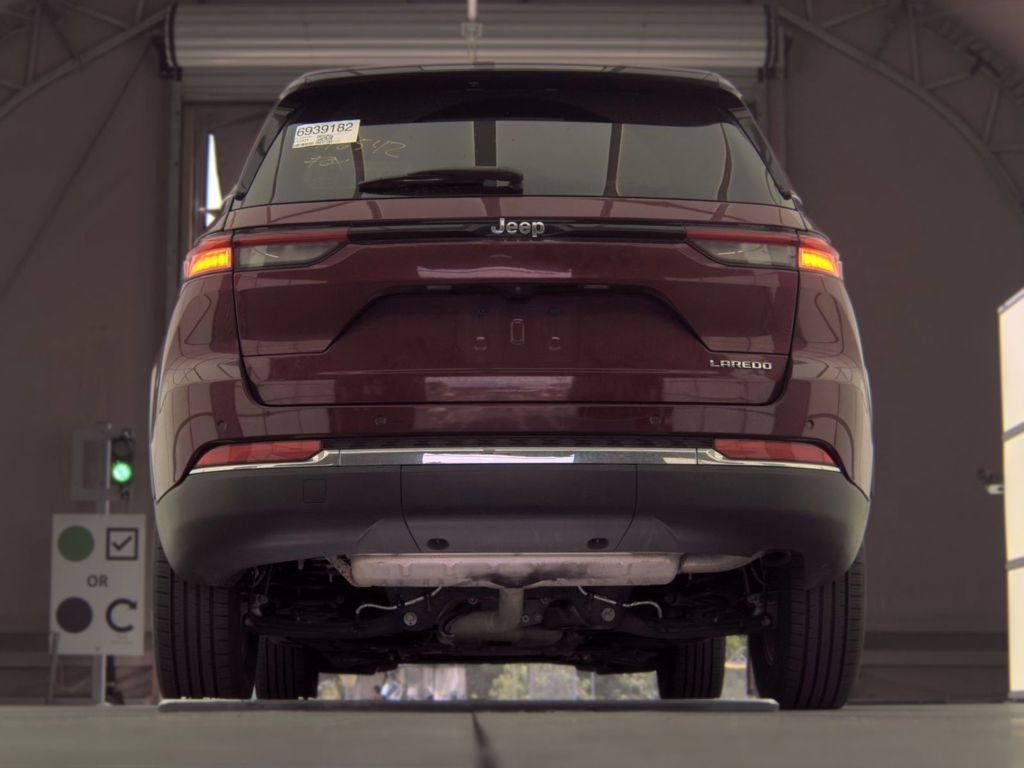 2023 Jeep Grand Cherokee Laredo 4x2