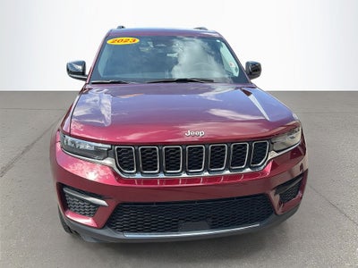 2023 Jeep Grand Cherokee Laredo 4x2