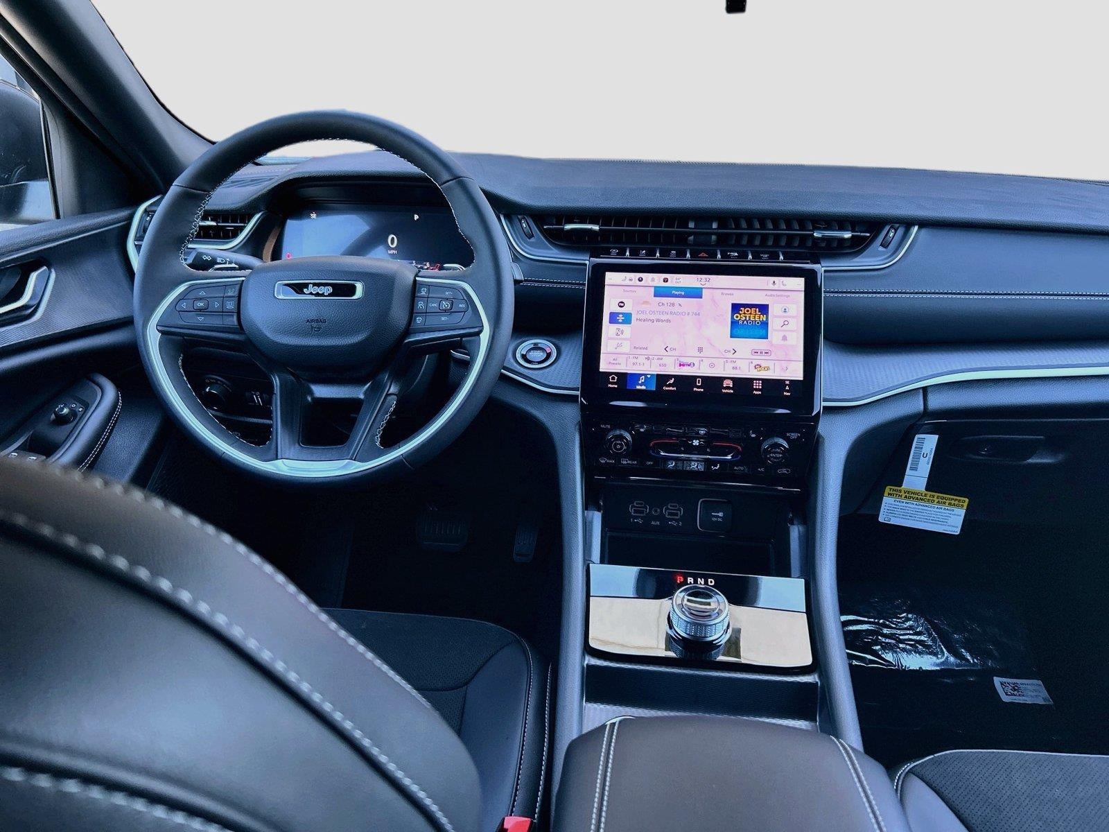 2027 Jeep Grand Cherokee GRAND CHEROKEE LAREDO X 4X4