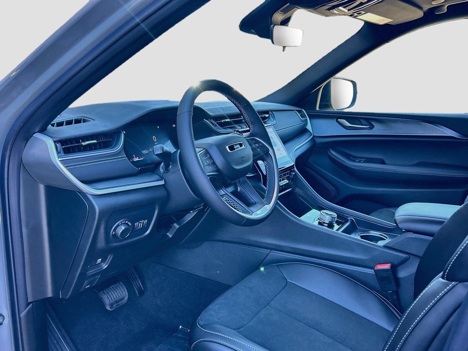 2027 Jeep Grand Cherokee GRAND CHEROKEE LAREDO X 4X4