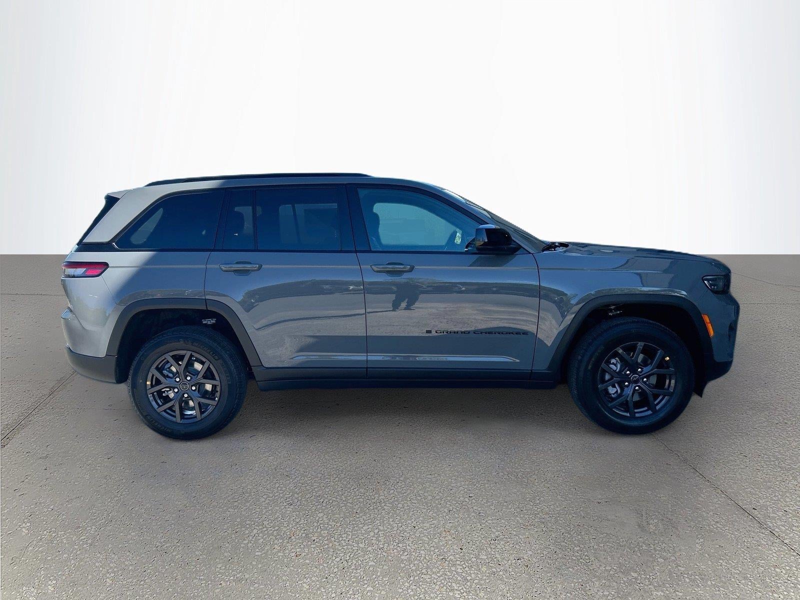 2027 Jeep Grand Cherokee GRAND CHEROKEE LAREDO X 4X4