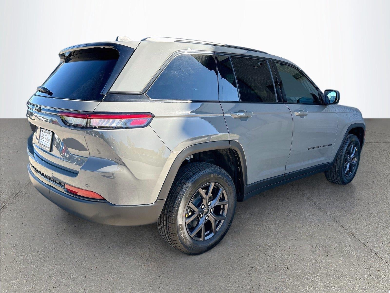 2027 Jeep Grand Cherokee GRAND CHEROKEE LAREDO X 4X4