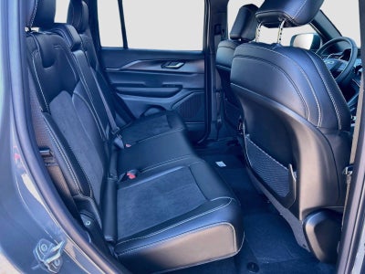 2027 Jeep Grand Cherokee GRAND CHEROKEE LAREDO X 4X4