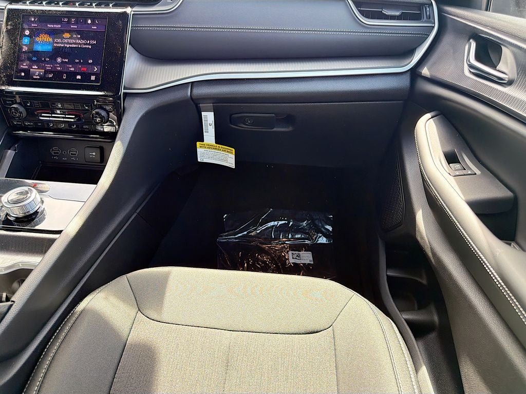 2026 Jeep Grand Cherokee GRAND CHEROKEE LAREDO X 4X4
