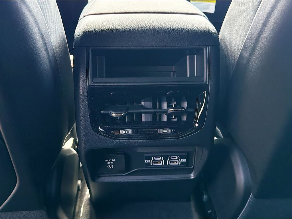 2026 Jeep Grand Cherokee GRAND CHEROKEE LAREDO X 4X4