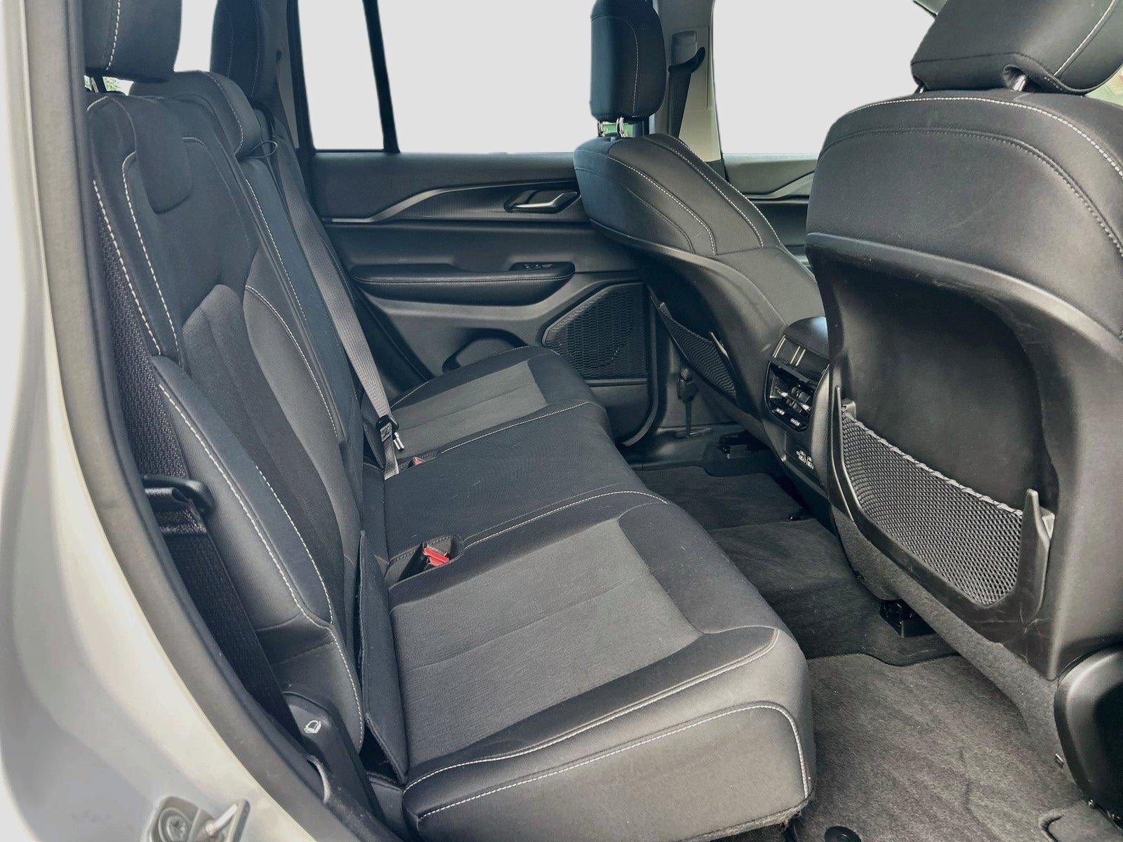 2023 Jeep Grand Cherokee Laredo 4x4