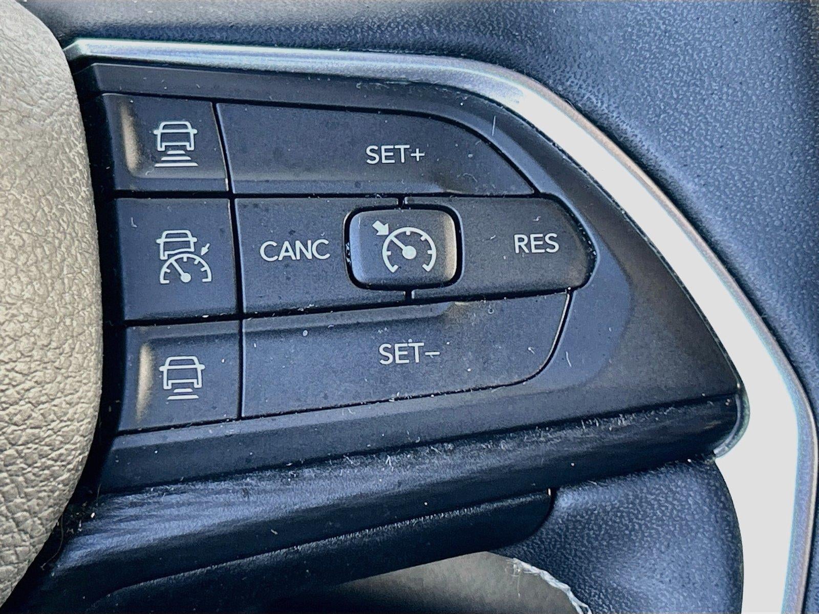 2023 Jeep Grand Cherokee Laredo 4x4