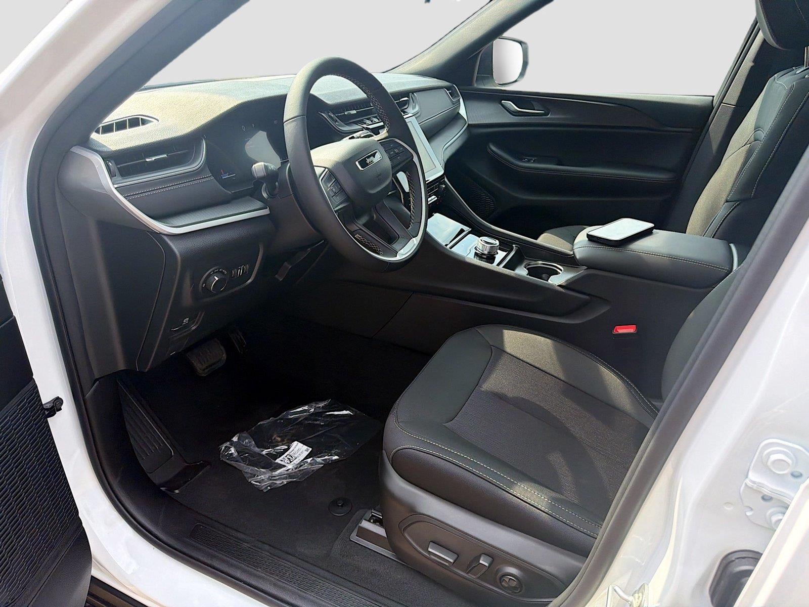 2026 Jeep Grand Cherokee GRAND CHEROKEE LAREDO X 4X4