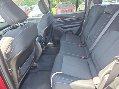 2023 Jeep Grand Cherokee Laredo 4x4