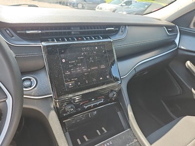 2023 Jeep Grand Cherokee Laredo 4x4