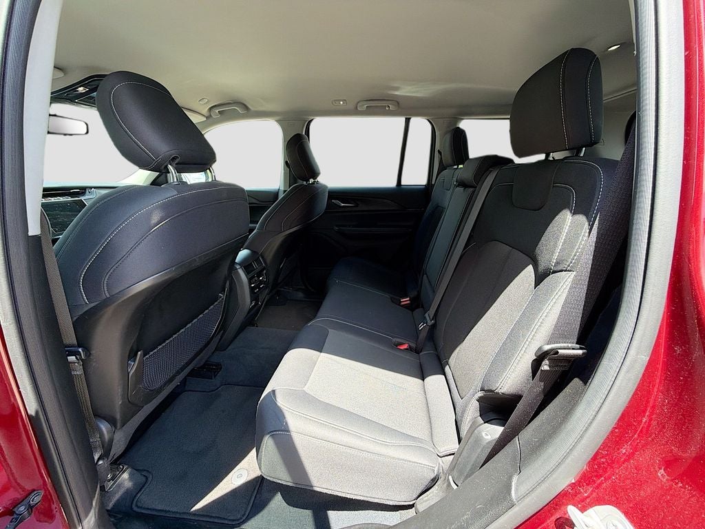 2023 Jeep Grand Cherokee Laredo 4x4