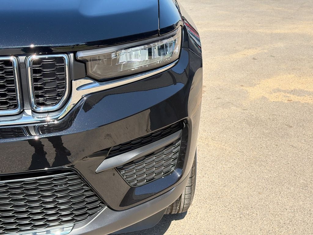 2026 Jeep Grand Cherokee GRAND CHEROKEE LAREDO X 4X4